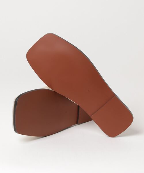 TODAYFUL（トゥデイフル）の「TODAYFUL Leather Slit Sandals 12511003（サンダル・レディース・オフホワイト/ブラック・36/38/37）」の3枚目の写真