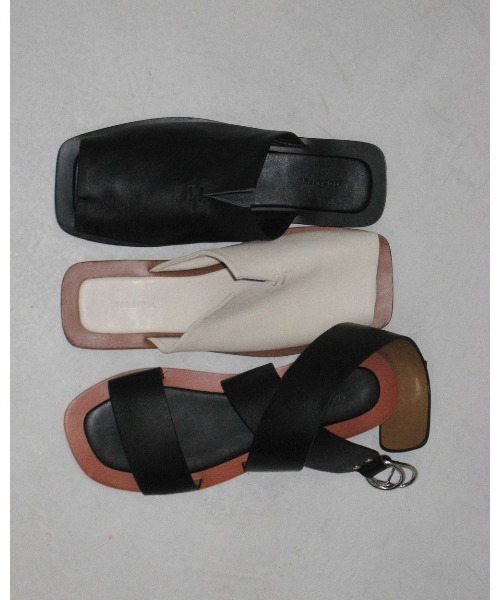 TODAYFUL（トゥデイフル）の「TODAYFUL Leather Slit Sandals 12511003