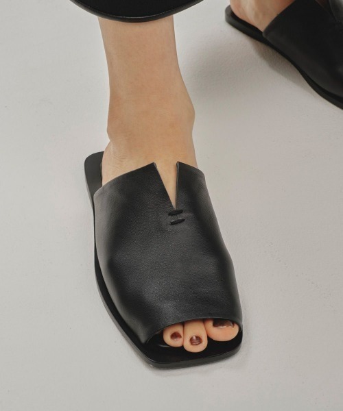 TODAYFUL（トゥデイフル）の「TODAYFUL Leather Slit Sandals 12511003（サンダル・レディース・オフホワイト/ブラック・36/38/37）」の14枚目の写真