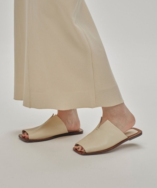 TODAYFUL（トゥデイフル）の「TODAYFUL Leather Slit Sandals 12511003（サンダル・レディース・オフホワイト/ブラック・36/38/37）」の10枚目の写真