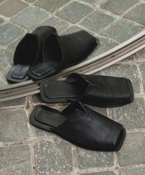 TODAYFUL（トゥデイフル）の「TODAYFUL Leather Slit Sandals 12511003（サンダル・レディース・オフホワイト/ブラック・36/38/37）」の17枚目の写真