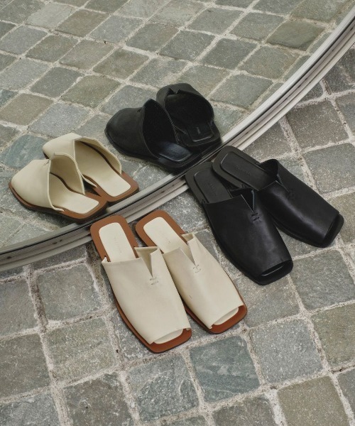 TODAYFUL（トゥデイフル）の「TODAYFUL Leather Slit Sandals 12511003