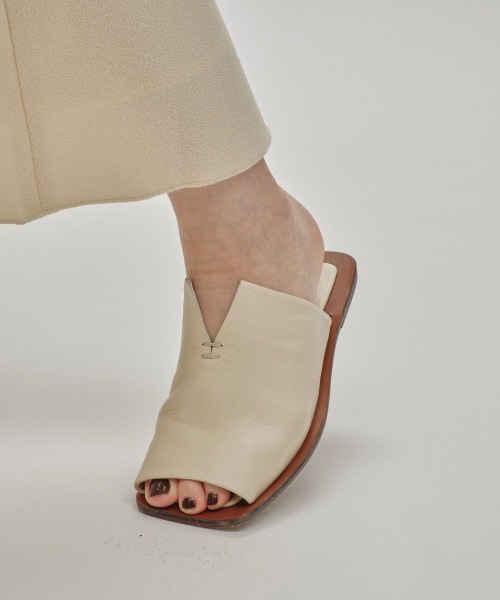 TODAYFUL（トゥデイフル）の「TODAYFUL Leather Slit Sandals 12511003