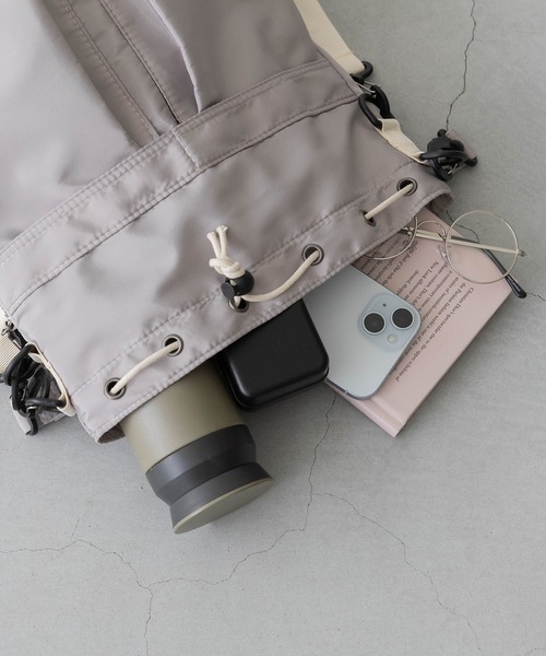 welleg(ウェレッグ)の「2way 巾着型ショルダーバッグ(ショルダーバッグ・レディース・ベージュ/ブラック/ホワイト/ブラウン/グリーン/グレー・フリー)」の10枚目の写真