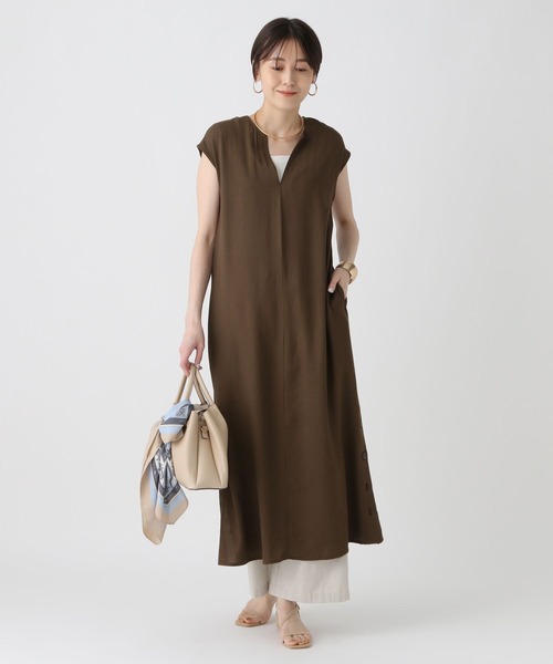 Elura(エルーラ)の「シャリサラサイドスリットワンピース〈低身長サイズあり〉/450251(ワンピース・レディース・ブラック/ベージュ/ダークブラウン・FREE/FREE(S))」の17枚目の写真