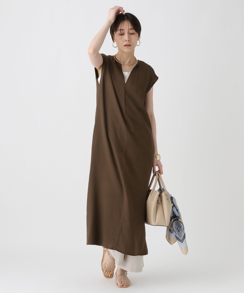 Elura(エルーラ)の「シャリサラサイドスリットワンピース〈低身長サイズあり〉/450251(ワンピース・レディース・ブラック/ベージュ/ダークブラウン・FREE/FREE(S))」の15枚目の写真