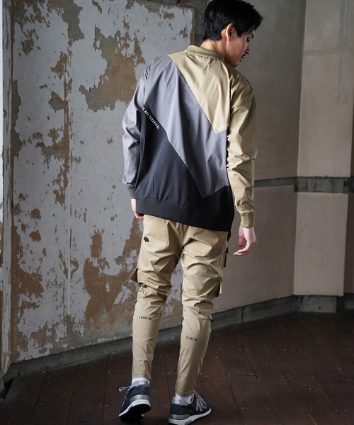 LUXE/R GOLF（ラグジュ ゴルフ）の「(RM)【LUXE/R GOLF】ストレッチ クロス 切り替え 配色 モックネック プルオーバー シャツ（スウェット・メンズ・ベージュ系/ブラック系/ホワイト系・L/XL/M）」の21枚目の写真