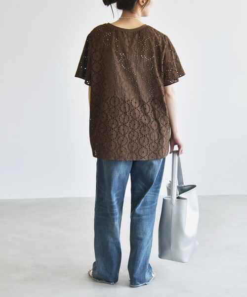 quaranciel(カランシエル)の「quaranciel:〈手洗い可能〉フラワー 刺繍 アイレット ハーフスリーブ プルオーバー(シャツ/ブラウス・レディース・ホワイト/ブラウン/ブラック・ONE SIZE)」の4枚目の写真