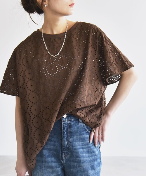 quaranciel(カランシエル)の「quaranciel:〈手洗い可能〉フラワー 刺繍 アイレット ハーフスリーブ プルオーバー(シャツ/ブラウス・レディース・ホワイト/ブラウン/ブラック・ONE SIZE)」の5枚目の写真