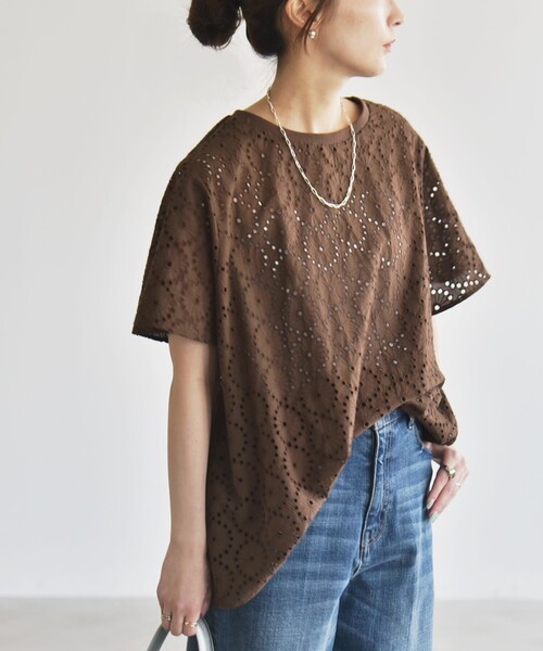 quaranciel(カランシエル)の「quaranciel:〈手洗い可能〉フラワー 刺繍 アイレット ハーフスリーブ プルオーバー(シャツ/ブラウス・レディース・ホワイト/ブラウン/ブラック・ONE SIZE)」の7枚目の写真