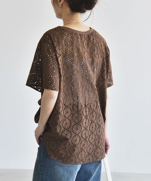 quaranciel(カランシエル)の「quaranciel:〈手洗い可能〉フラワー 刺繍 アイレット ハーフスリーブ プルオーバー(シャツ/ブラウス・レディース・ホワイト/ブラウン/ブラック・ONE SIZE)」の8枚目の写真