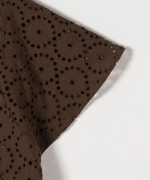 quaranciel(カランシエル)の「quaranciel:〈手洗い可能〉フラワー 刺繍 アイレット ハーフスリーブ プルオーバー(シャツ/ブラウス・レディース・ホワイト/ブラウン/ブラック・ONE SIZE)」の13枚目の写真