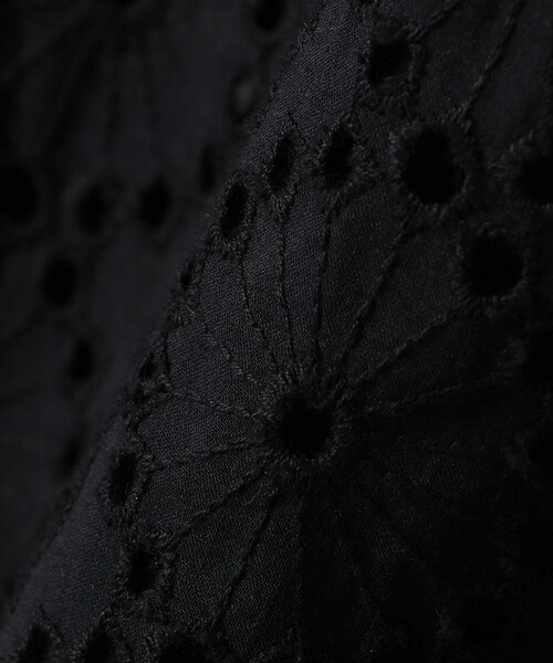 quaranciel(カランシエル)の「quaranciel:〈手洗い可能〉フラワー 刺繍 アイレット ハーフスリーブ プルオーバー(シャツ/ブラウス・レディース・ホワイト/ブラウン/ブラック・ONE SIZE)」の19枚目の写真