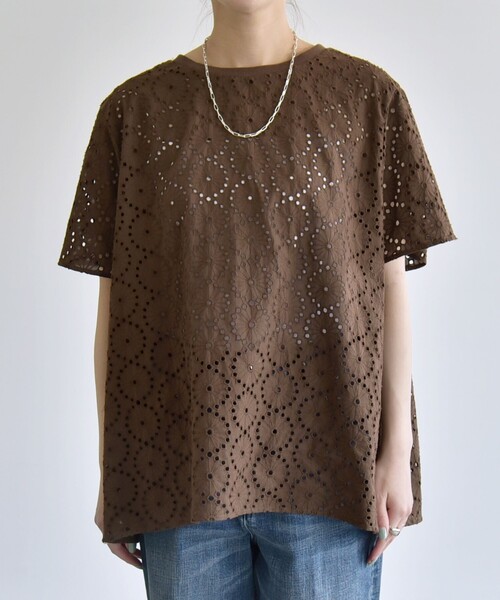 quaranciel(カランシエル)の「quaranciel:〈手洗い可能〉フラワー 刺繍 アイレット ハーフスリーブ プルオーバー(シャツ/ブラウス・レディース・ホワイト/ブラウン/ブラック・ONE SIZE)」の20枚目の写真