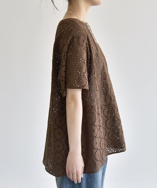 quaranciel(カランシエル)の「quaranciel:〈手洗い可能〉フラワー 刺繍 アイレット ハーフスリーブ プルオーバー(シャツ/ブラウス・レディース・ホワイト/ブラウン/ブラック・ONE SIZE)」の21枚目の写真