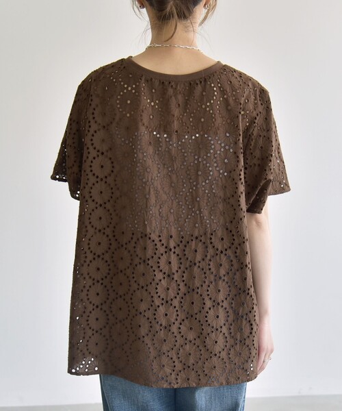 quaranciel(カランシエル)の「quaranciel:〈手洗い可能〉フラワー 刺繍 アイレット ハーフスリーブ プルオーバー(シャツ/ブラウス・レディース・ホワイト/ブラウン/ブラック・ONE SIZE)」の22枚目の写真