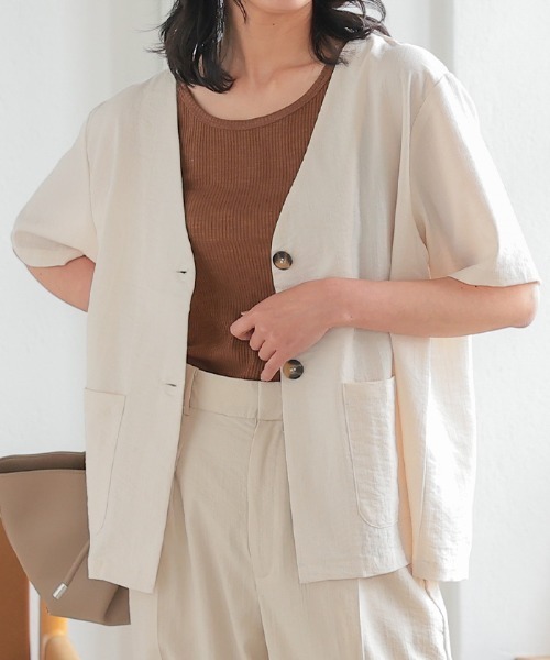 aquagarage(アクアガレージ)の「ノーカラー半袖ジャケット(ノーカラージャケット・レディース・ベージュ/モカ/ブラック・FREE)」の4枚目の写真