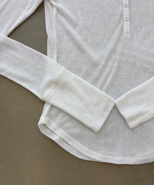 SHAGGIE（シャギー）の「フード付きヘンリーネックトップス（Tシャツ/カットソー・レディース・ブラック/ブラック系その他/グレー系その他/ホワイト/チャコールグレー・FREE）」の7枚目の写真