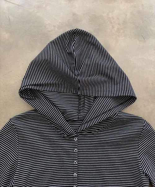 SHAGGIE（シャギー）の「フード付きヘンリーネックトップス（Tシャツ/カットソー・レディース・ブラック/ブラック系その他/グレー系その他/ホワイト/チャコールグレー・FREE）」の17枚目の写真