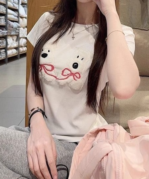 Vipoa(ヴィポア)の「Dog slim tee(Tシャツ/カットソー・レディース・ネイビー/ホワイト/ブラック・FREE)」の6枚目の写真