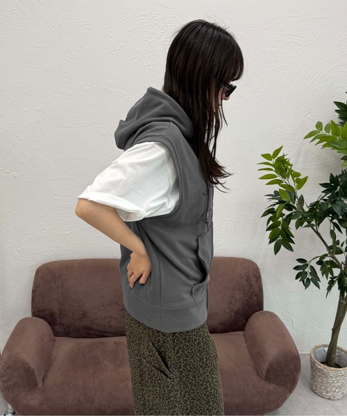 sedacle(セダクル)の「裏毛アップリケベストパーカー(パーカー・レディース・チャコールグレー/グレー・LARGE/MEDIUM/SMALL)」の17枚目の写真