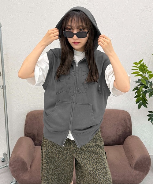 sedacle(セダクル)の「裏毛アップリケベストパーカー(パーカー・レディース・チャコールグレー/グレー・LARGE/MEDIUM/SMALL)」の14枚目の写真