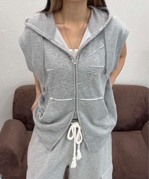 sedacle(セダクル)の「裏毛アップリケベストパーカー(パーカー・レディース・チャコールグレー/グレー・LARGE/MEDIUM/SMALL)」の21枚目の写真