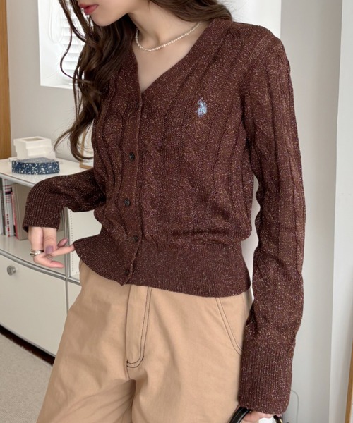 U.S. POLO ASSN.(ユーエスポロアッスン)の「【Ada.別注 U.S. POLO ASSN】ケーブル ラメ ニット Vネック カーディガン(カーディガン/ボレロ・レディース・ブラウン/ネイビー/シルバー/グリーン・FREE)」の10枚目の写真