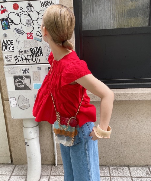 ISOOK（アイスー）の「ギャザースモックブラウス(comochi select) / フリルブラウス 袖フリル ティアードブラウス 半袖 クルーネック レッド ホワイト 赤 白（シャツ/ブラウス・レディース・レッド/ホワイト・FREE）」の10枚目の写真