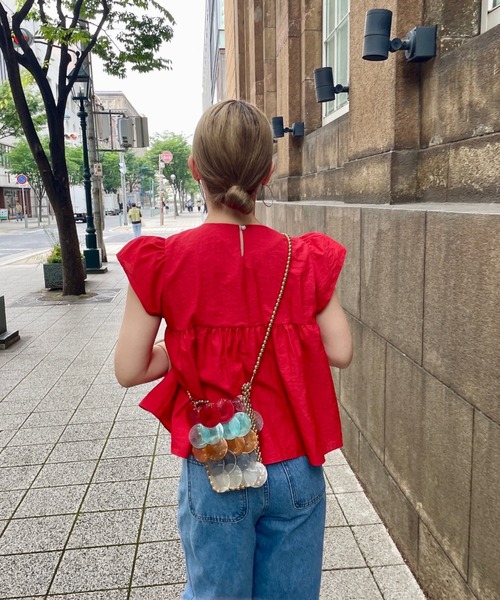 ISOOK（アイスー）の「ギャザースモックブラウス(comochi select) / フリルブラウス 袖フリル ティアードブラウス 半袖 クルーネック レッド ホワイト 赤 白（シャツ/ブラウス・レディース・レッド/ホワイト・FREE）」の3枚目の写真