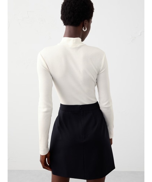 BANANA REPUBLIC FACTORY STORE(バナナリパブリック ファクトリーストア)の「BANANA REPUBLIC FACTORY STORE リブ モックネック トップ(Tシャツ/カットソー・レディース・ホワイト/ブラック×ホワイト/ブラック/ベージュ・XS/S/L/M)」の6枚目の写真