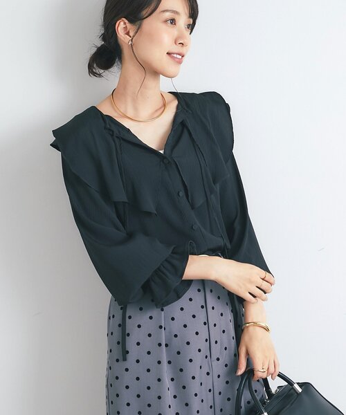 un dix cors(アンディコール)の「《大人フェミニンなムードに◎》フリルプルオーバーブラウス(シャツ/ブラウス・レディース・グリーン/ブラック/アイボリー・FREE)」の3枚目の写真