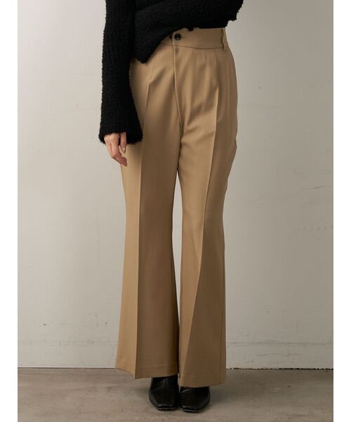 LAGUNAMOON(ラグナムーン)の「セミフレアスリットパンツ(その他パンツ・レディース・ブラック/ベージュ・SMALL/MEDIUM)」の2枚目の写真