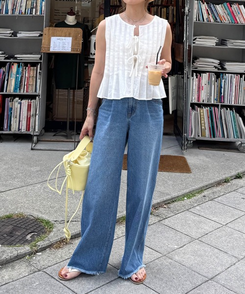 ISOOK（アイスー）の「プリーツスリーブレスリボンブラウス(chiica select)/ノースリーブブラウス リボンブラウス プリーツ リボン 夏 ショート丈 ホワイト（キャミソール・レディース・ホワイト・FREE）」の3枚目の写真