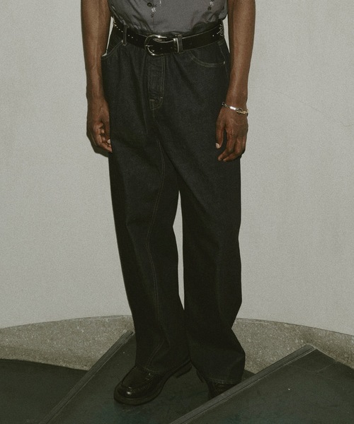 Jieda(ジエダ)の「TWIST DENIM PANTS(デニムパンツ・メンズ・ブラック/インディゴブルー・1/2)」の2枚目の写真