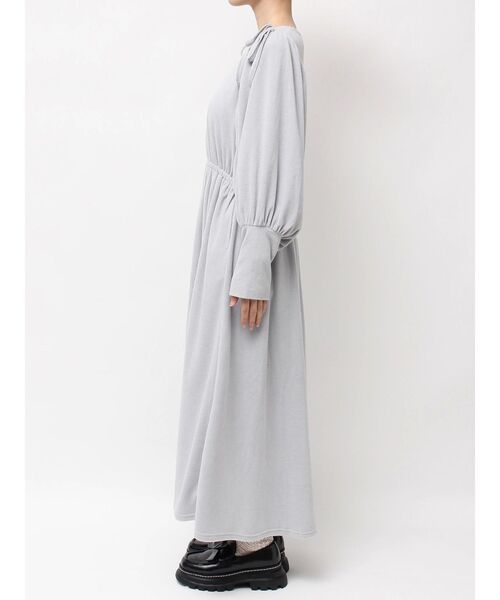 merry jenny（メリージェニー）の「ギャザーギャザーフリースワンピース（ワンピース・レディース・ライトブルー/ブラック/アイボリー・FREE）」の5枚目の写真