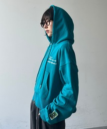 UNDERSTATEMENTs（アンダーステイトメント）の「【ユニセックス】ショート丈ダブルジップロゴ刺繍パーカー（パーカー・メンズ）」