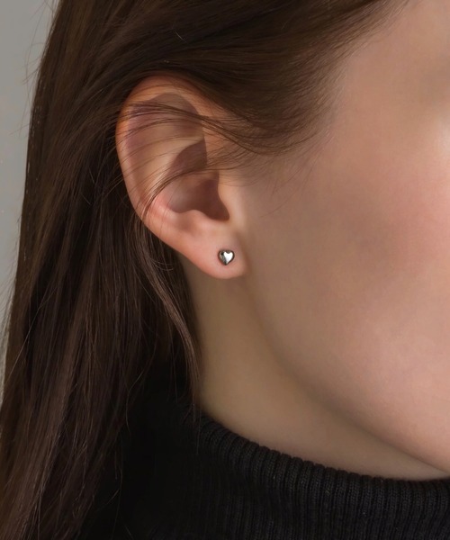 muku(ムク)の「PIERCE/MINI HEART(ピアス(両耳用)・レディース・ゴールド/シルバー・FREE)」の2枚目の写真