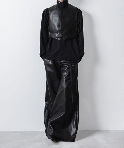 ato（アトウ）の「SYNTHETIC LEATHER VEST（ベスト・メンズ・ブラック・46/48）」の2枚目の写真