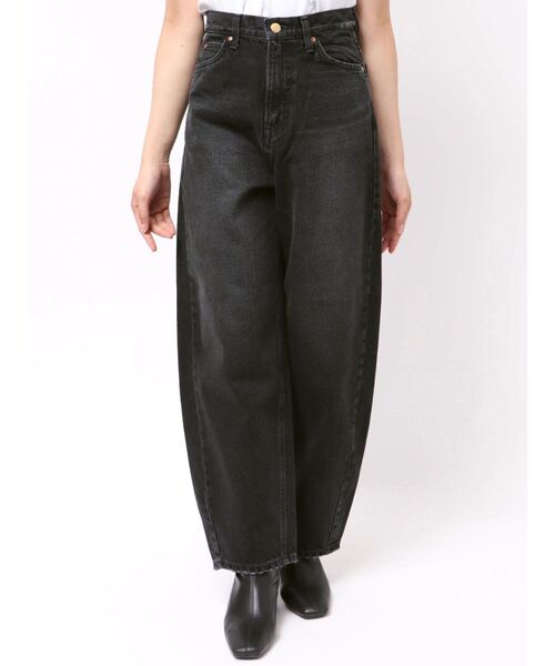 Ungrid(アングリッド)の「【Ca】Lee CURVE WIDE PANTS(デニムパンツ・レディース・ブラック/ブルー・24inch/26inch/25inch)」の2枚目の写真
