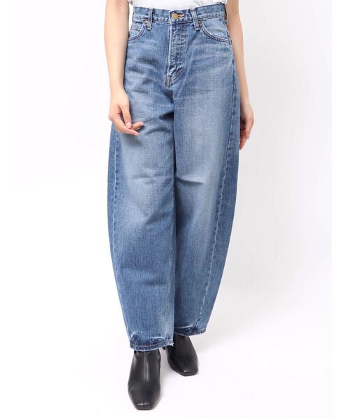 Ungrid(アングリッド)の「【Ca】Lee CURVE WIDE PANTS(デニムパンツ・レディース・ブラック/ブルー・24inch/26inch/25inch)」の3枚目の写真