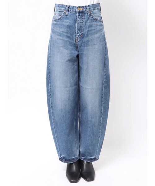 Ungrid(アングリッド)の「【Ca】Lee CURVE WIDE PANTS(デニムパンツ・レディース・ブラック/ブルー・24inch/26inch/25inch)」の4枚目の写真