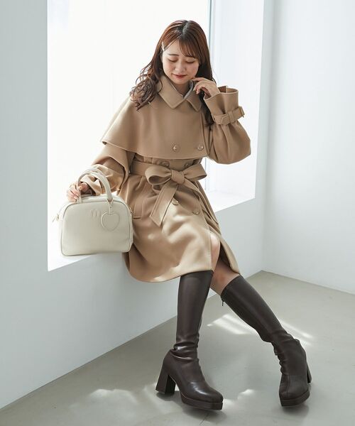 MAJESTIC LEGON（マジェスティックレゴン）の「ケープセットミディコート（その他アウター・レディース・チャコールグレー/ベージュ/ブラウン・SMALL/MEDIUM/LARGE/X-SMALL）」の21枚目の写真