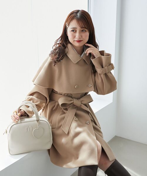 MAJESTIC LEGON（マジェスティックレゴン）の「ケープセットミディコート（その他アウター・レディース・チャコールグレー/ベージュ/ブラウン・SMALL/MEDIUM/LARGE/X-SMALL）」の22枚目の写真