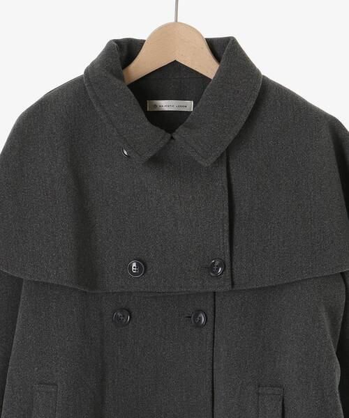 MAJESTIC LEGON（マジェスティックレゴン）の「ケープセットミディコート（その他アウター・レディース・チャコールグレー/ベージュ/ブラウン・SMALL/MEDIUM/LARGE/X-SMALL）」の11枚目の写真