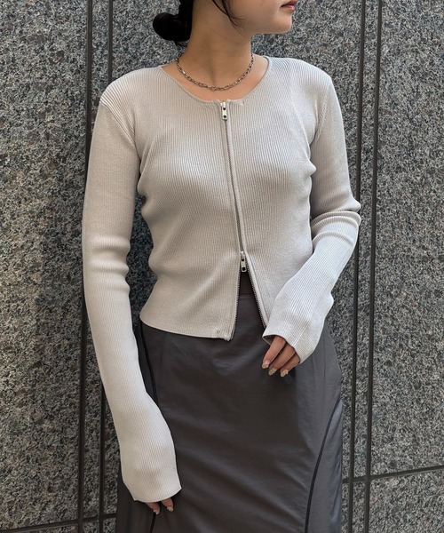 &g'aime(アンジェム)の「【&g'aime】Wジップリブカーディガン Double Zip Ribbed Cardigan(ニット/セーター・レディース・ブルー/グレイッシュベージュ/ブラック/ブラウン・FREE)」の4枚目の写真