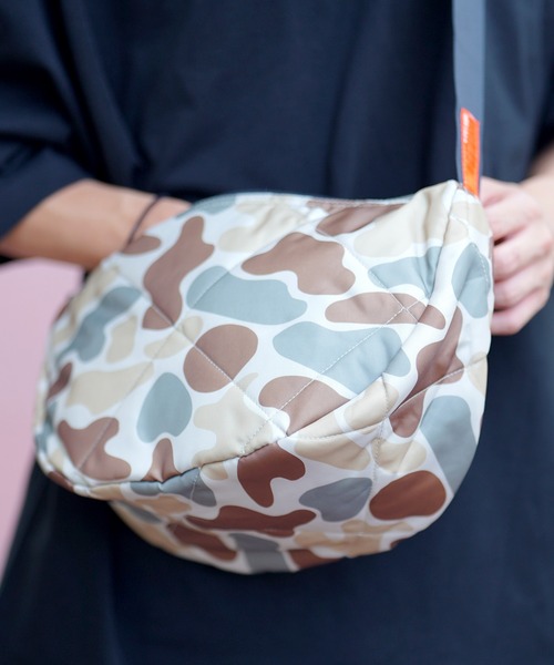WEEKEND(ER)（ウィークエンダー）の「WEEKEND(ER) QUILTED SHOULDER（ショルダーバッグ・メンズ・ブラック/ベージュ/ブルー/カモフラージュ・FREE）」の2枚目の写真
