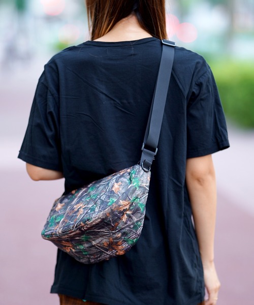 WEEKEND(ER)（ウィークエンダー）の「WEEKEND(ER) QUILTED SHOULDER（ショルダーバッグ・メンズ・ブラック/ベージュ/ブルー/カモフラージュ・FREE）」の19枚目の写真