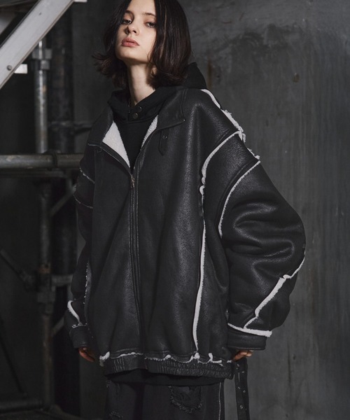 袖口ロゴ黒色アウター　カールヘルム ERAR】ダブルベルトデザインクラッシュ加工裏ボアフェイクムートン