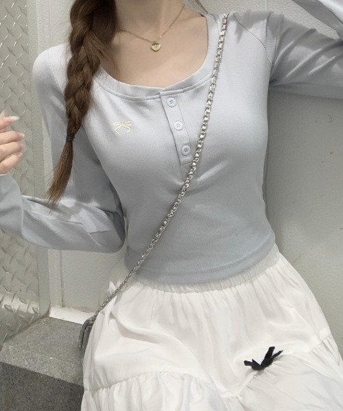 Teem Store(チームストア)の「リボン刺繍ワンポイントヘンリーネックロンT(Tシャツ/カットソー・レディース・ピンク/サックスブルー/グレー・M/L)」の1枚目の写真